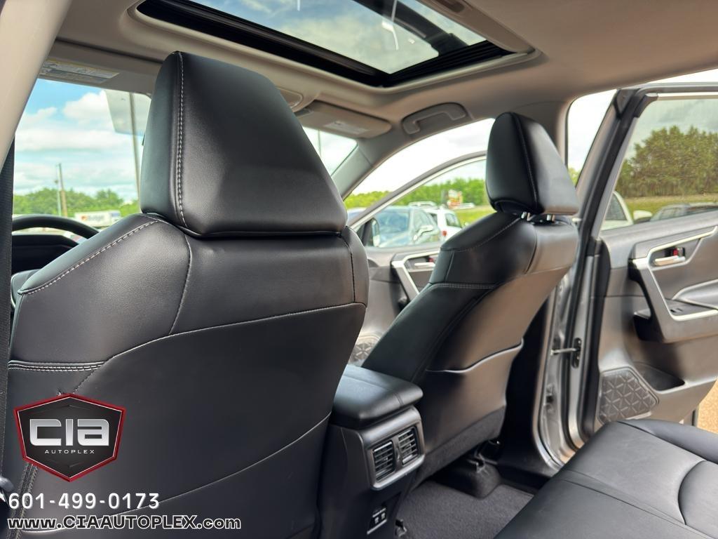 Toyota RAV4 XLE Premium AWD (Natl) 2021