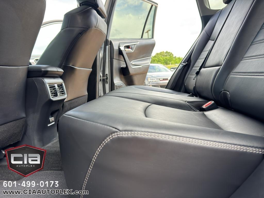 Toyota RAV4 XLE Premium AWD (Natl) 2021