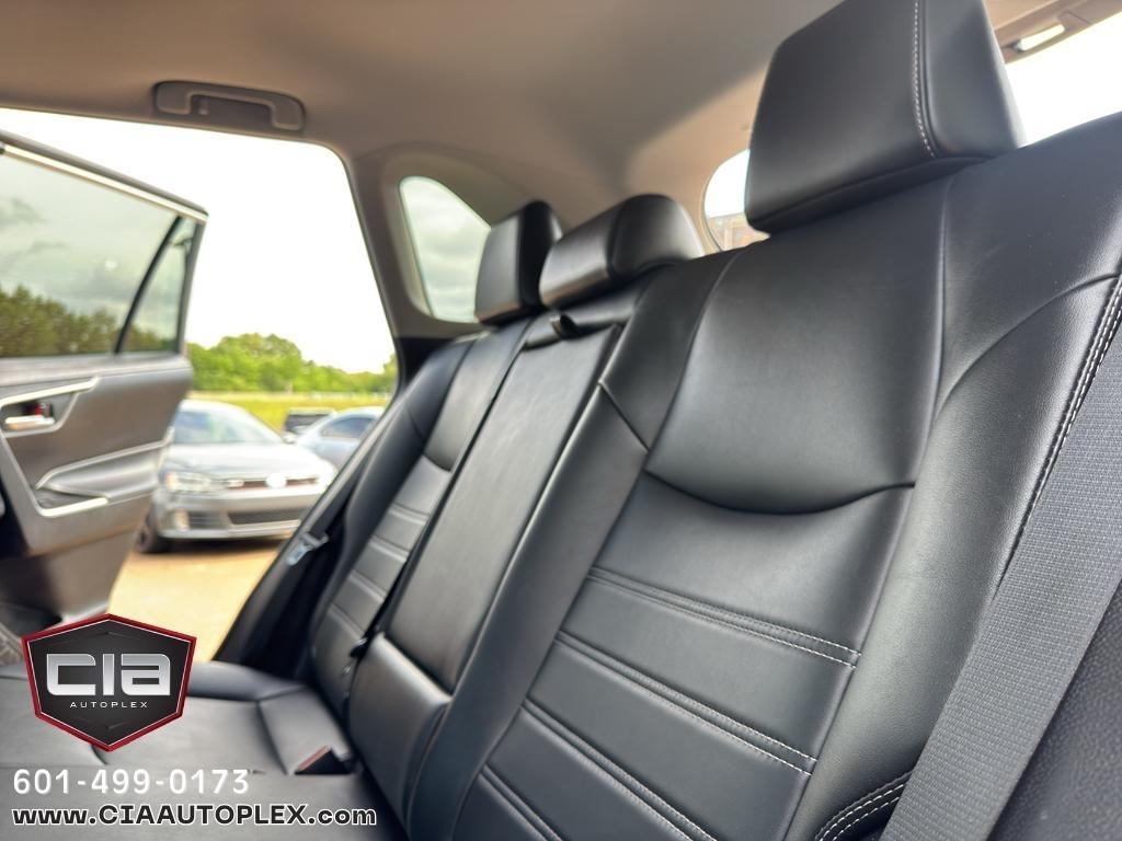 Toyota RAV4 XLE Premium AWD (Natl) 2021