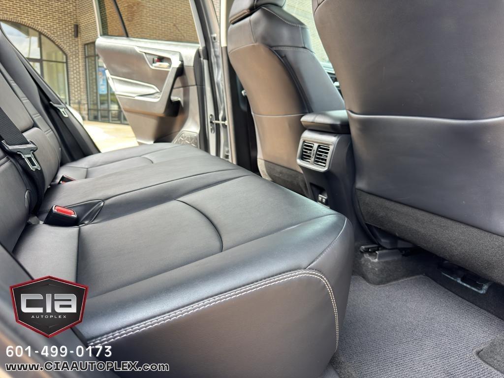 Toyota RAV4 XLE Premium AWD (Natl) 2021