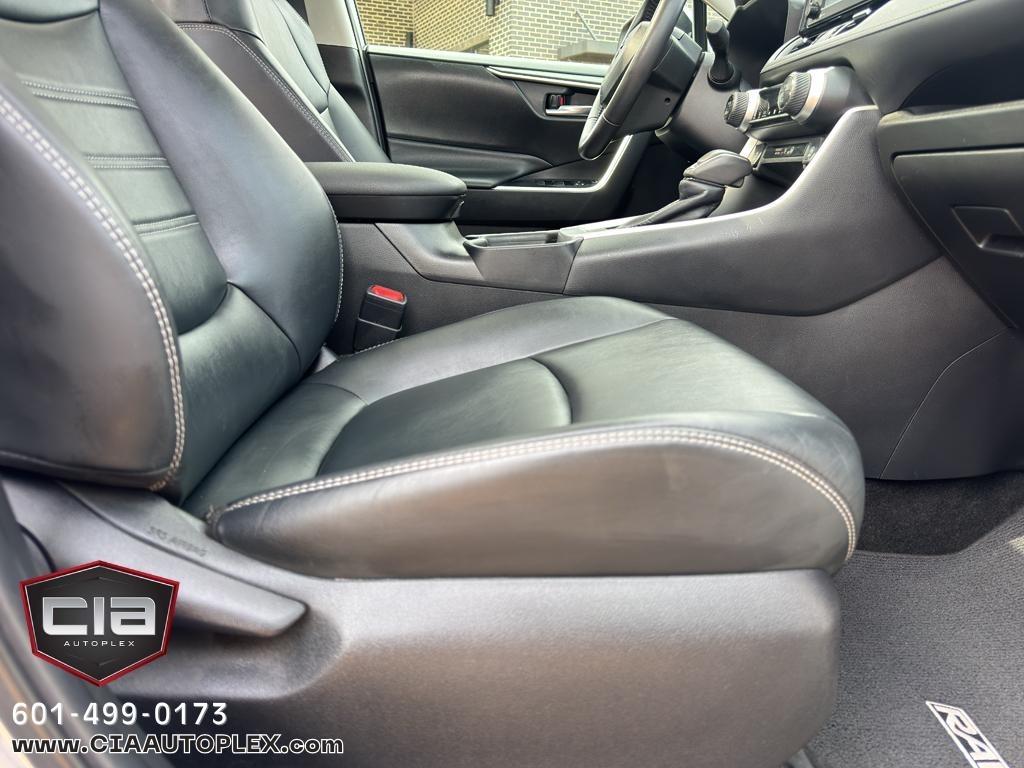 Toyota RAV4 XLE Premium AWD (Natl) 2021