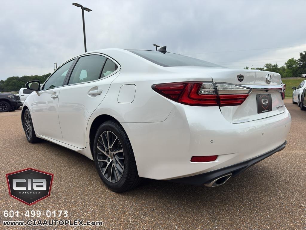 Lexus ES 350 4dr Sdn 2016