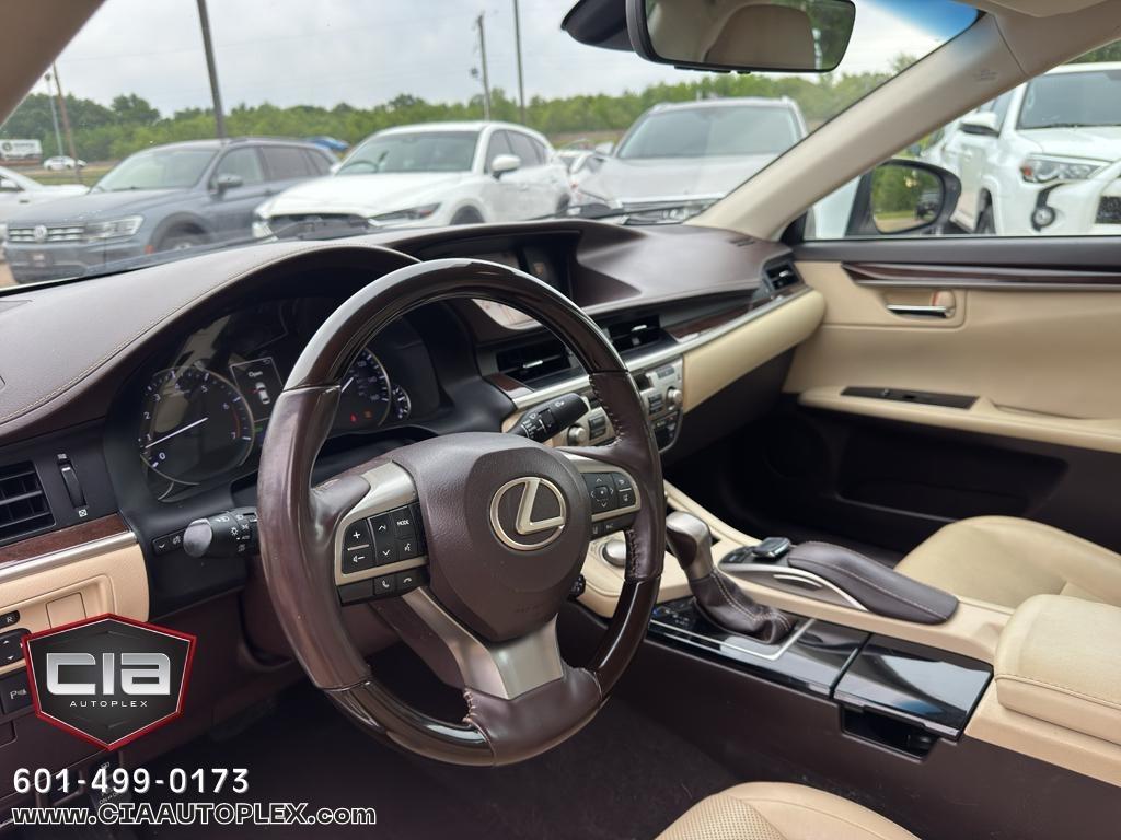 Lexus ES 350 4dr Sdn 2016