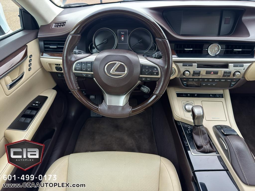Lexus ES 350 4dr Sdn 2016