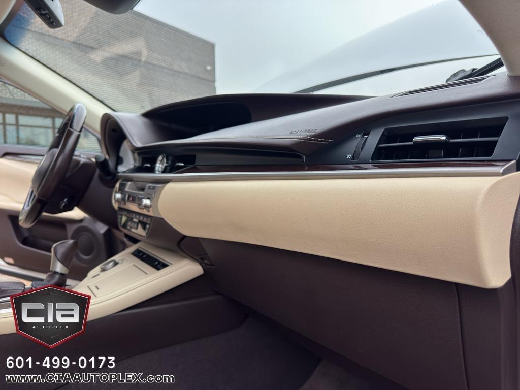 Lexus ES 350 4dr Sdn 2016