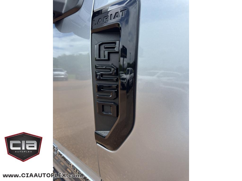 Ford Super Duty F-250 SRW Lariat 4WD Crew Cab 6.75' Box 2022
