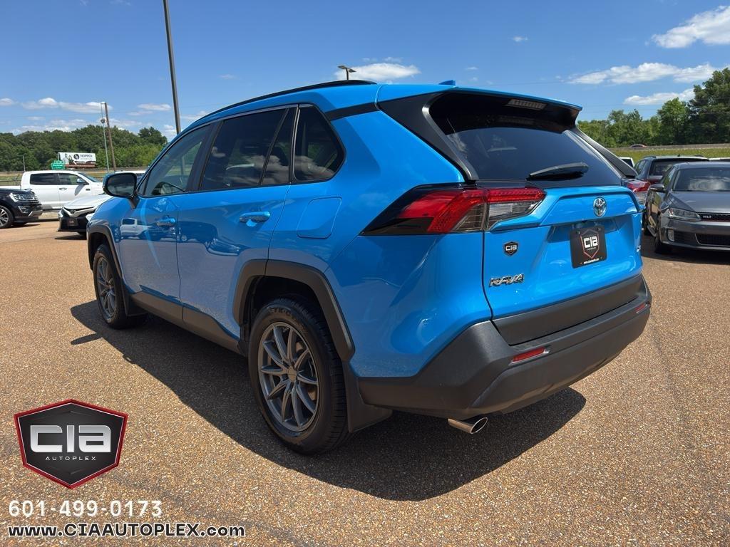 Toyota RAV4 XLE Premium FWD (Natl) 2019