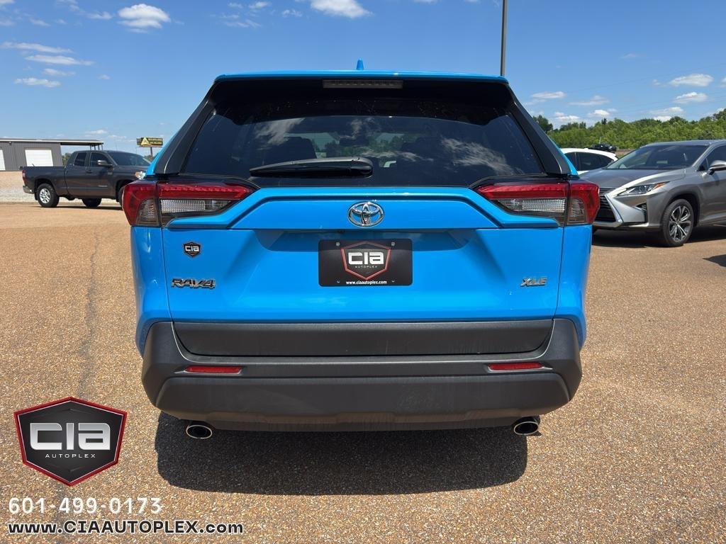 Toyota RAV4 XLE Premium FWD (Natl) 2019