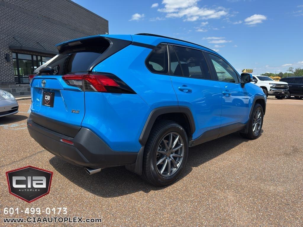 Toyota RAV4 XLE Premium FWD (Natl) 2019