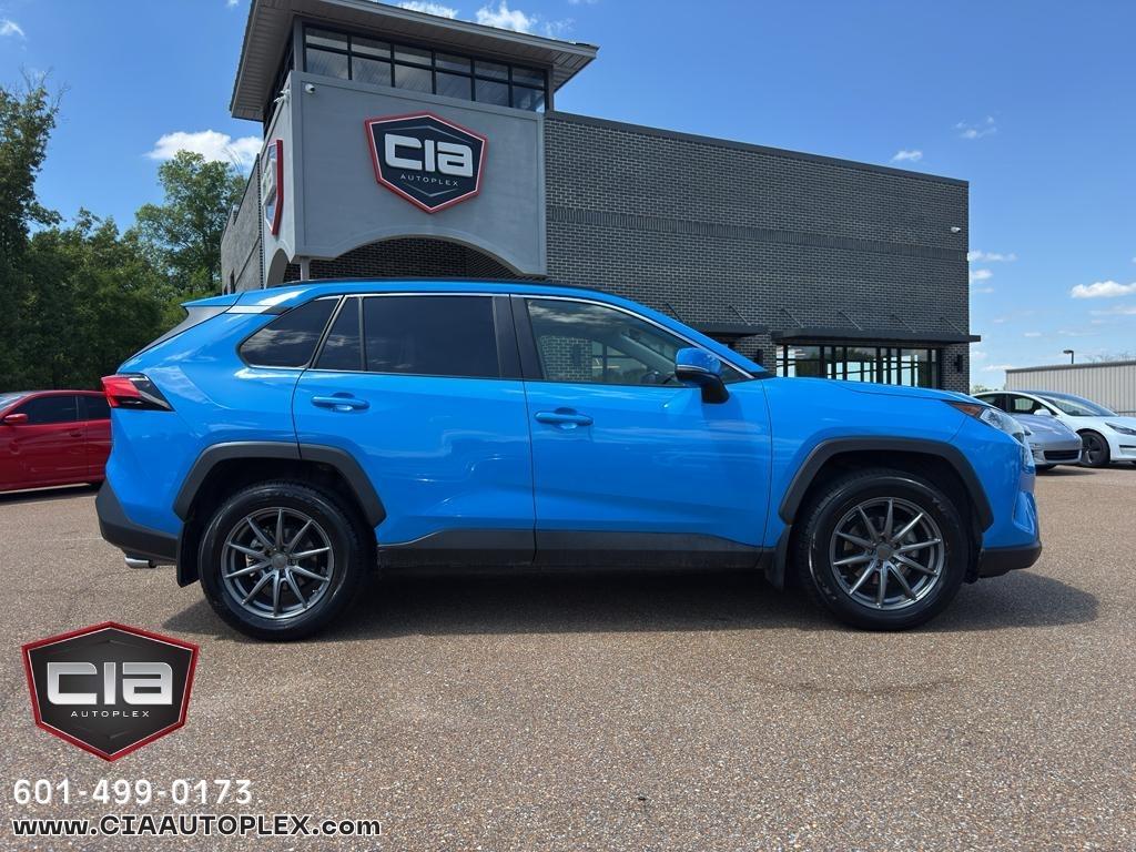 Toyota RAV4 XLE Premium FWD (Natl) 2019