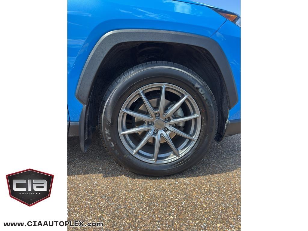 Toyota RAV4 XLE Premium FWD (Natl) 2019