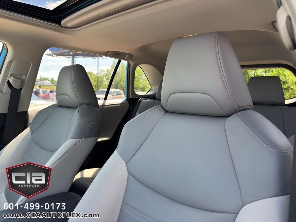 Toyota RAV4 XLE Premium FWD (Natl) 2019