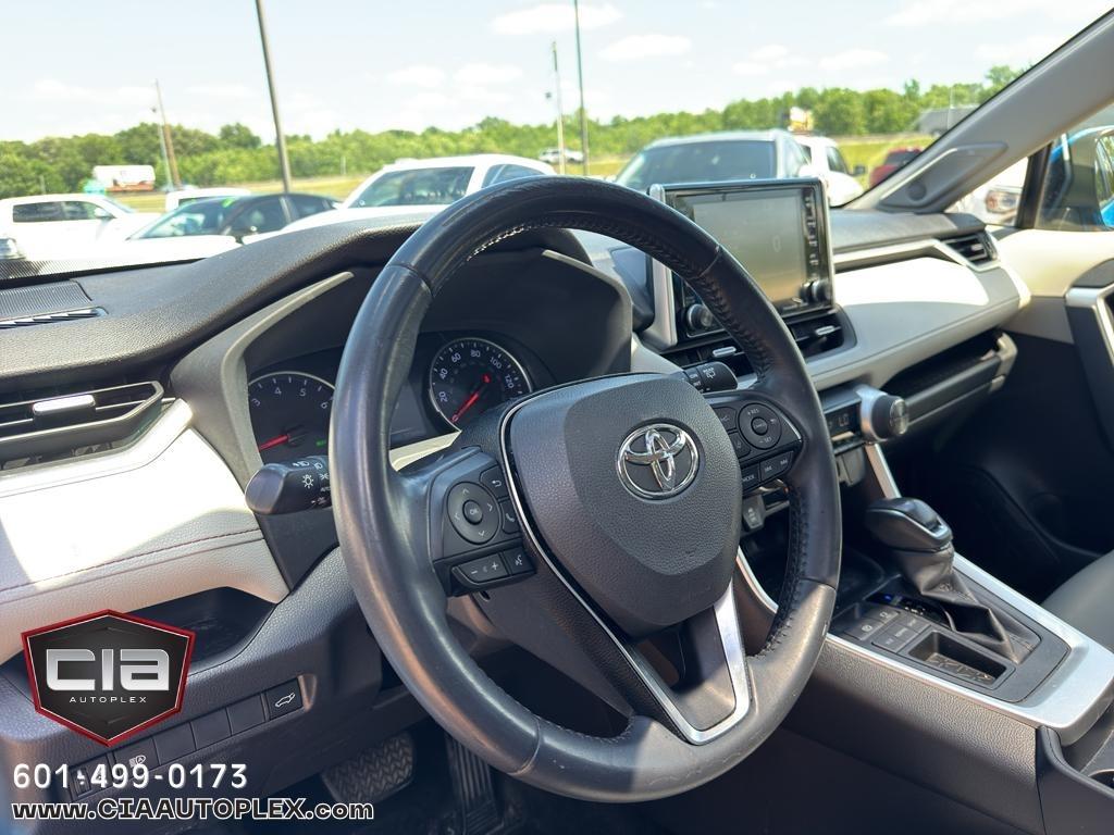 Toyota RAV4 XLE Premium FWD (Natl) 2019