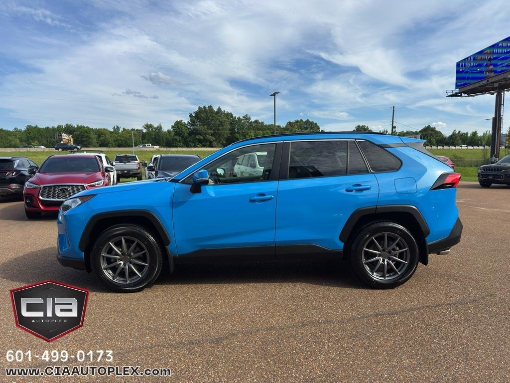 Toyota RAV4 XLE Premium FWD (Natl) 2019