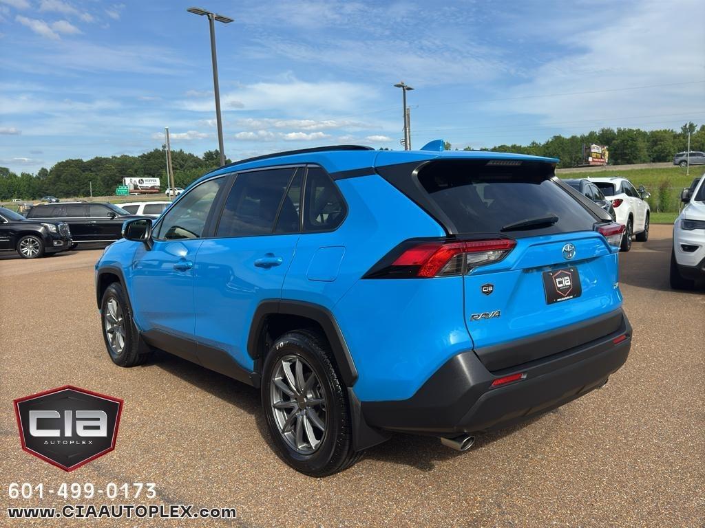 Toyota RAV4 XLE Premium FWD (Natl) 2019