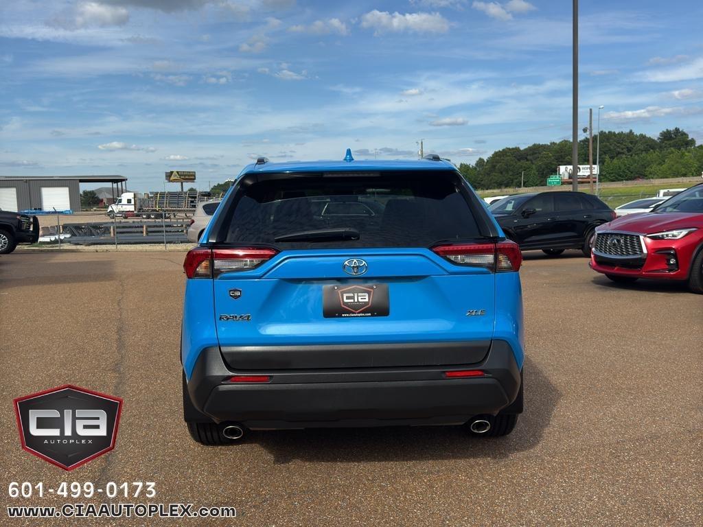 Toyota RAV4 XLE Premium FWD (Natl) 2019