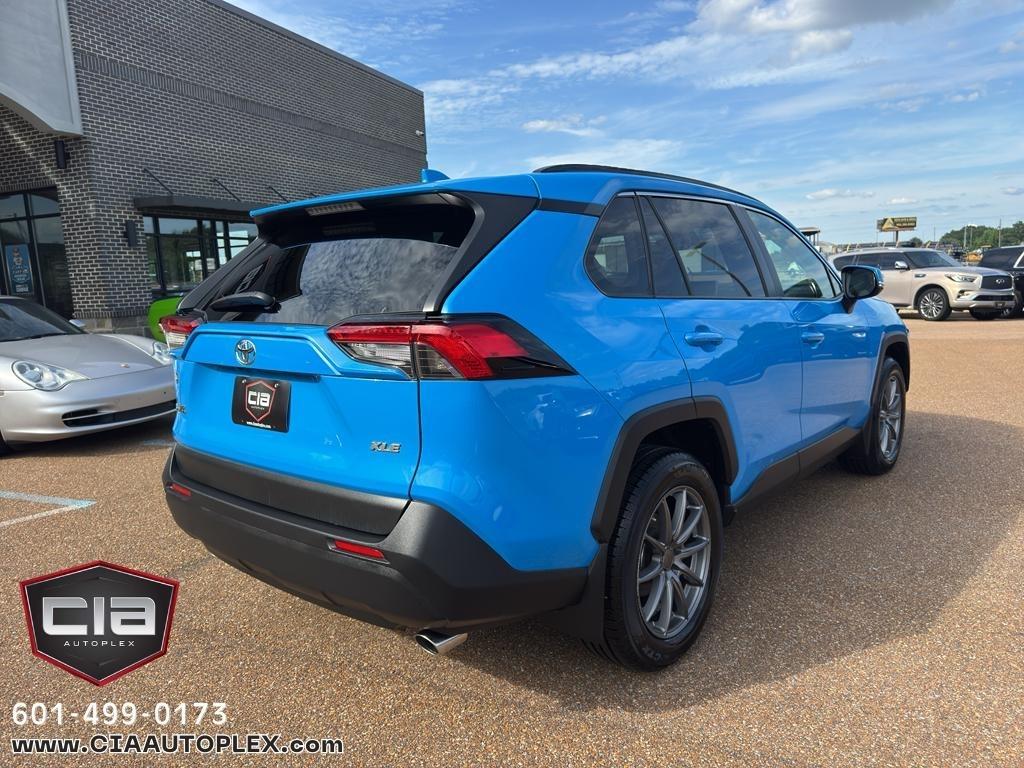 Toyota RAV4 XLE Premium FWD (Natl) 2019