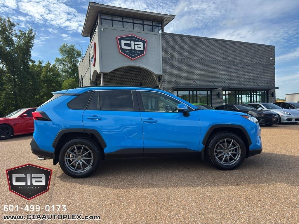Toyota RAV4 XLE Premium FWD (Natl) 2019
