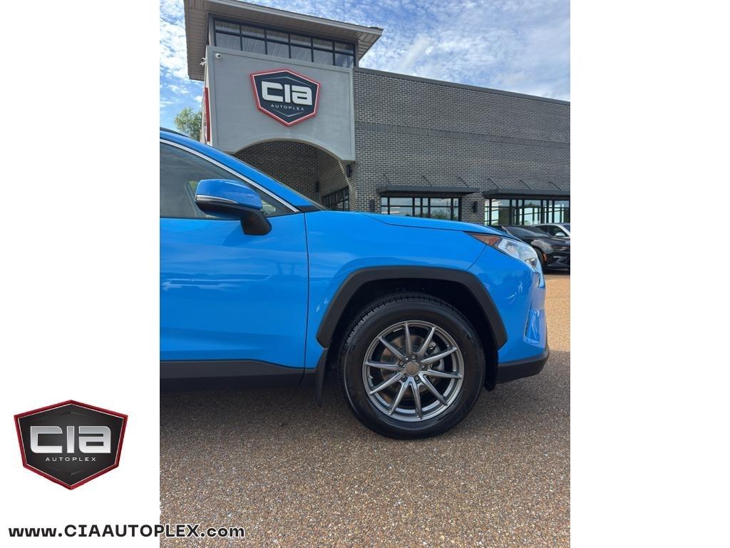Toyota RAV4 XLE Premium FWD (Natl) 2019