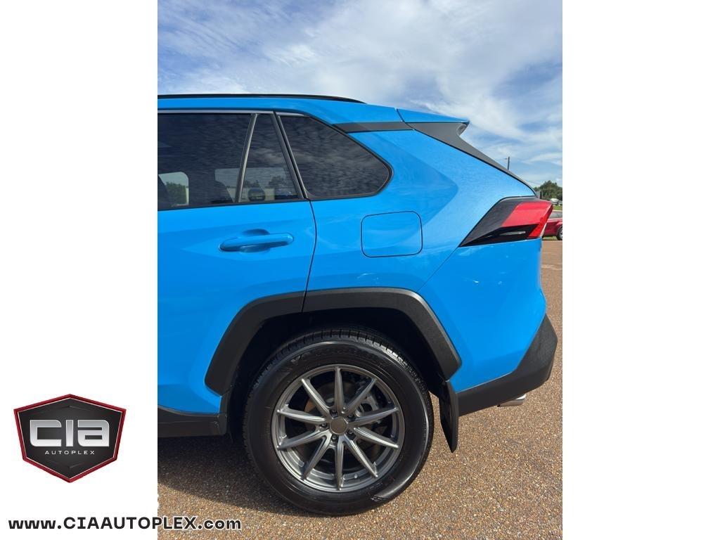 Toyota RAV4 XLE Premium FWD (Natl) 2019