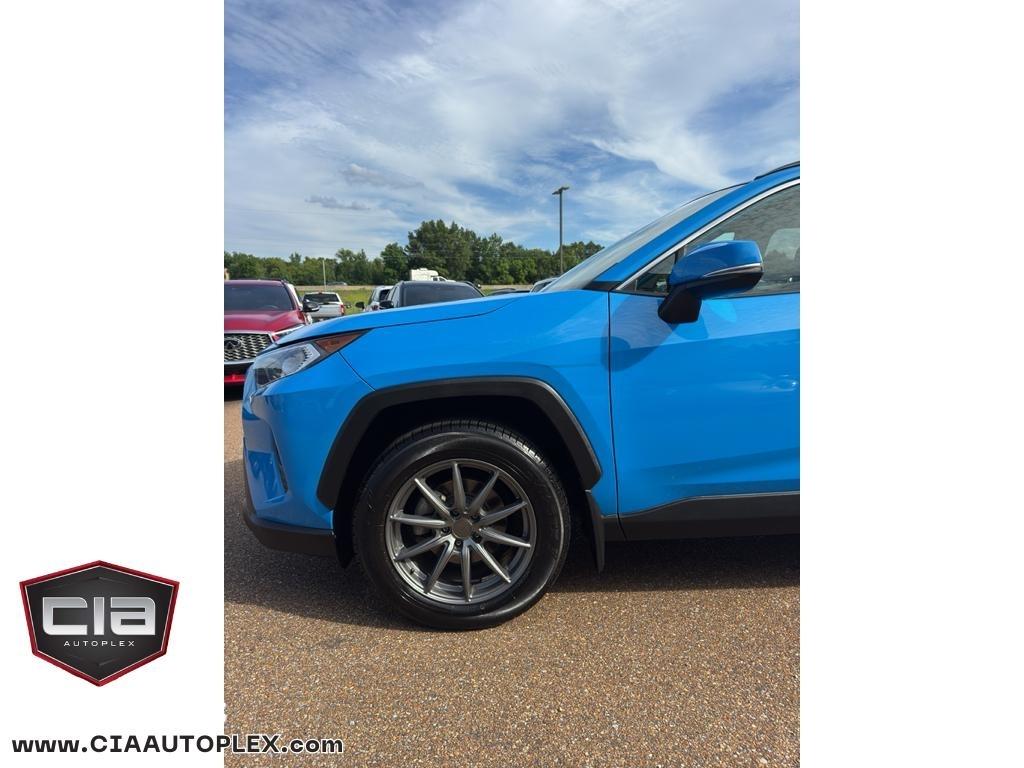 Toyota RAV4 XLE Premium FWD (Natl) 2019