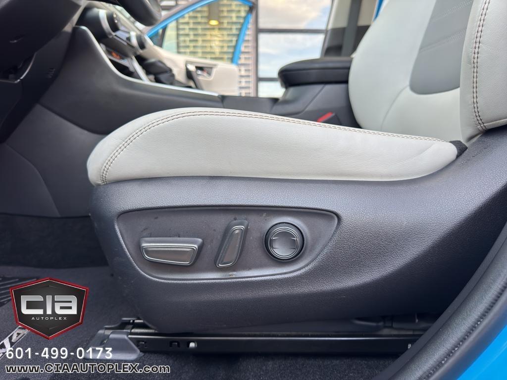 Toyota RAV4 XLE Premium FWD (Natl) 2019