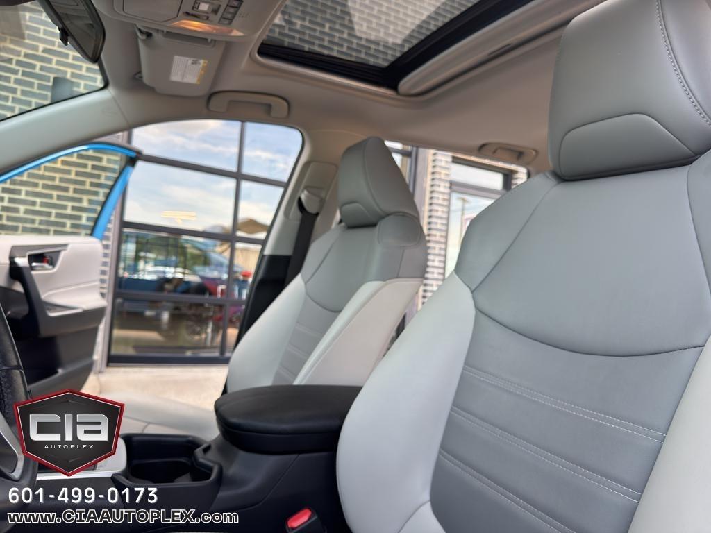 Toyota RAV4 XLE Premium FWD (Natl) 2019