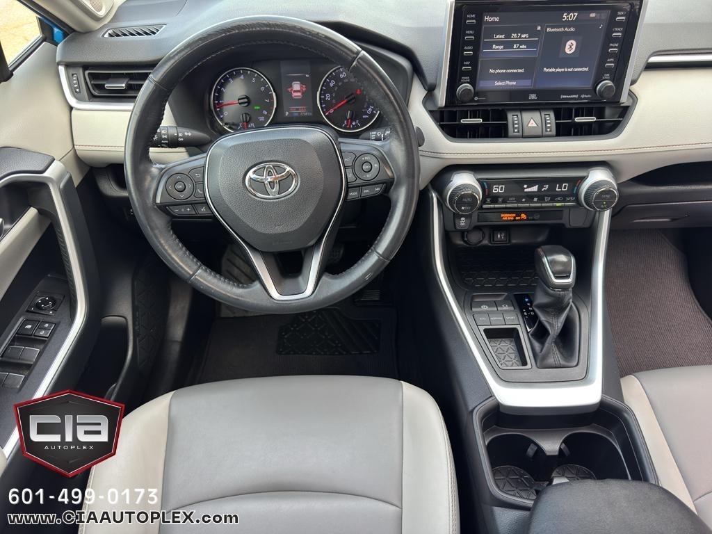 Toyota RAV4 XLE Premium FWD (Natl) 2019