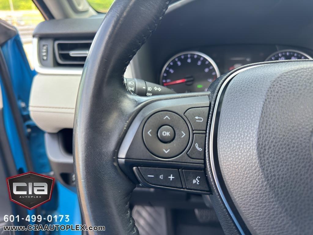 Toyota RAV4 XLE Premium FWD (Natl) 2019
