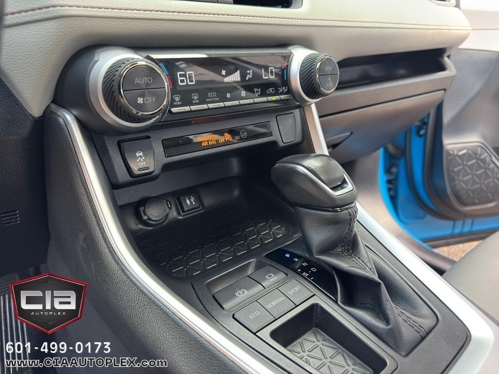 Toyota RAV4 XLE Premium FWD (Natl) 2019