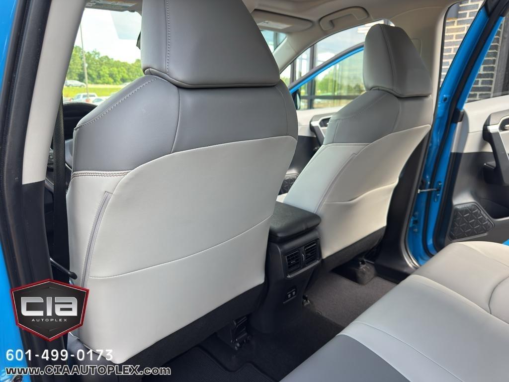 Toyota RAV4 XLE Premium FWD (Natl) 2019