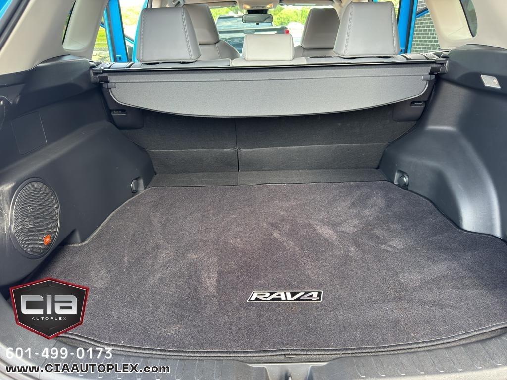 Toyota RAV4 XLE Premium FWD (Natl) 2019