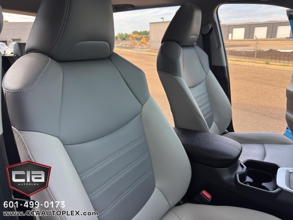 Toyota RAV4 XLE Premium FWD (Natl) 2019