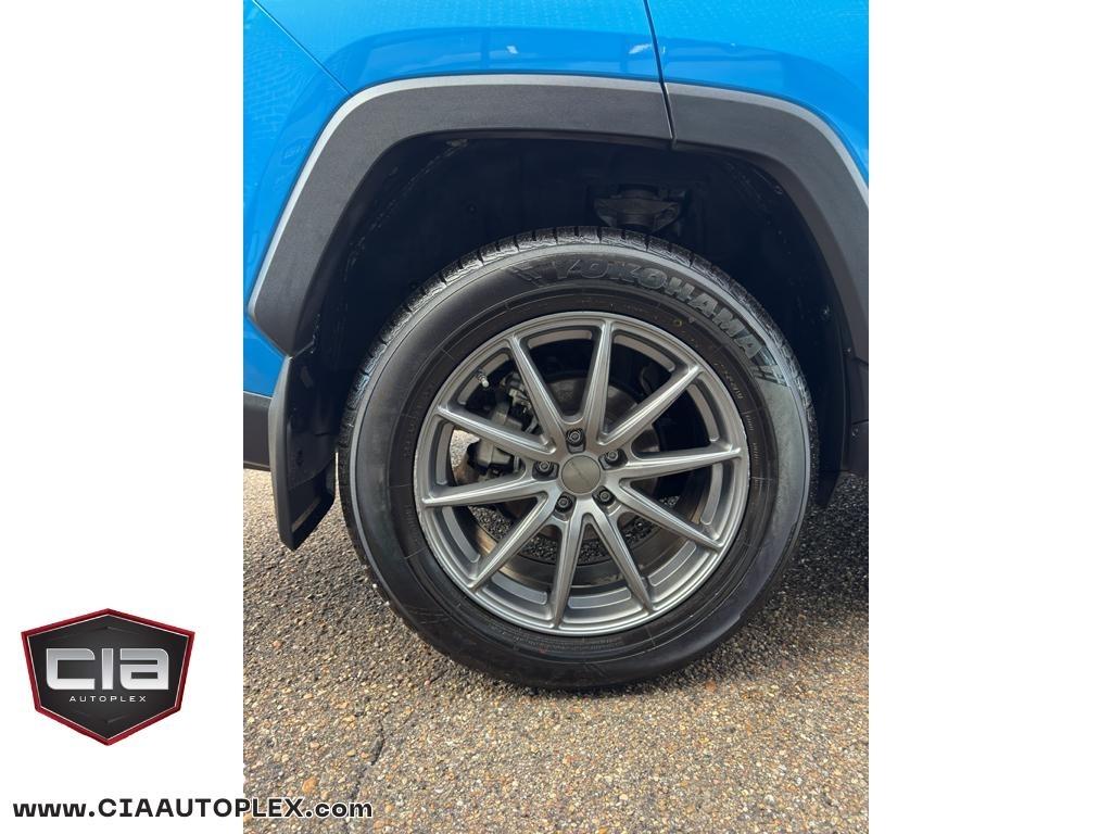 Toyota RAV4 XLE Premium FWD (Natl) 2019