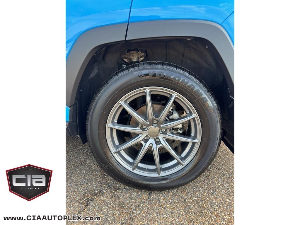 Toyota RAV4 XLE Premium FWD (Natl) 2019