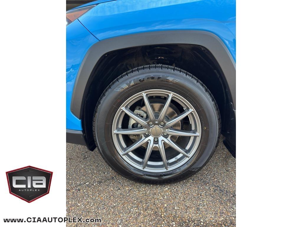 Toyota RAV4 XLE Premium FWD (Natl) 2019