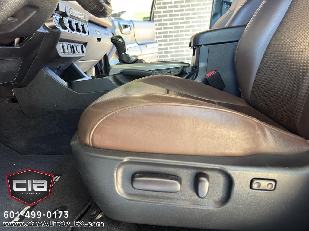 Toyota Tacoma 4WD Limited Double Cab 5' Bed V6 AT (Natl) 2022
