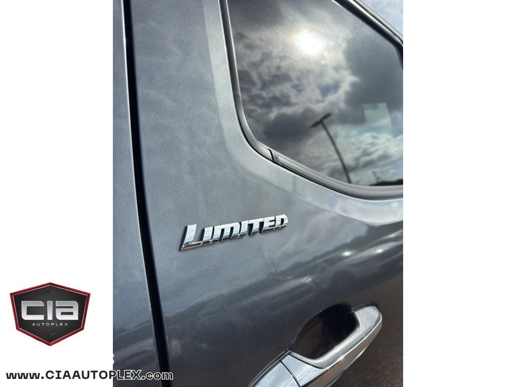 Toyota Tacoma 4WD Limited Double Cab 5' Bed V6 AT (Natl) 2022