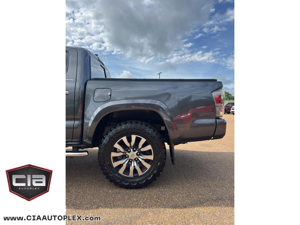 Toyota Tacoma 4WD Limited Double Cab 5' Bed V6 AT (Natl) 2022