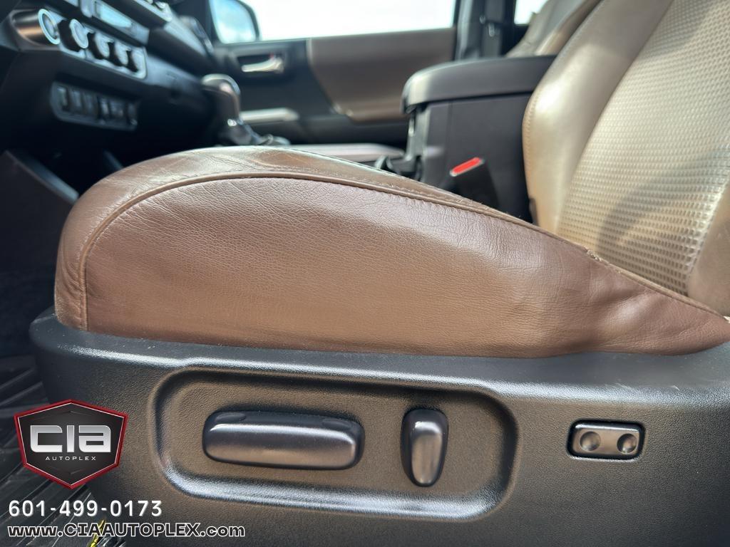 Toyota Tacoma 4WD Limited Double Cab 5' Bed V6 AT (Natl) 2022