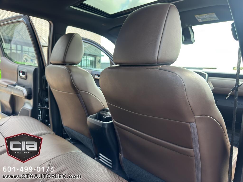 Toyota Tacoma 4WD Limited Double Cab 5' Bed V6 AT (Natl) 2022