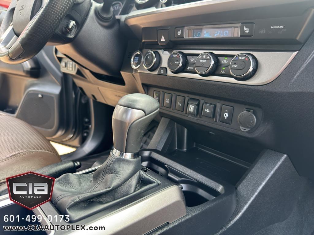 Toyota Tacoma 4WD Limited Double Cab 5' Bed V6 AT (Natl) 2022