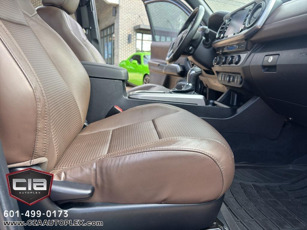 Toyota Tacoma 4WD Limited Double Cab 5' Bed V6 AT (Natl) 2022