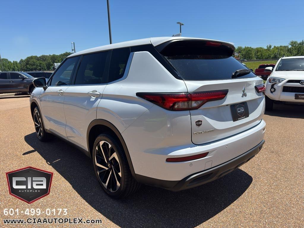 Mitsubishi Outlander ES FWD 2022