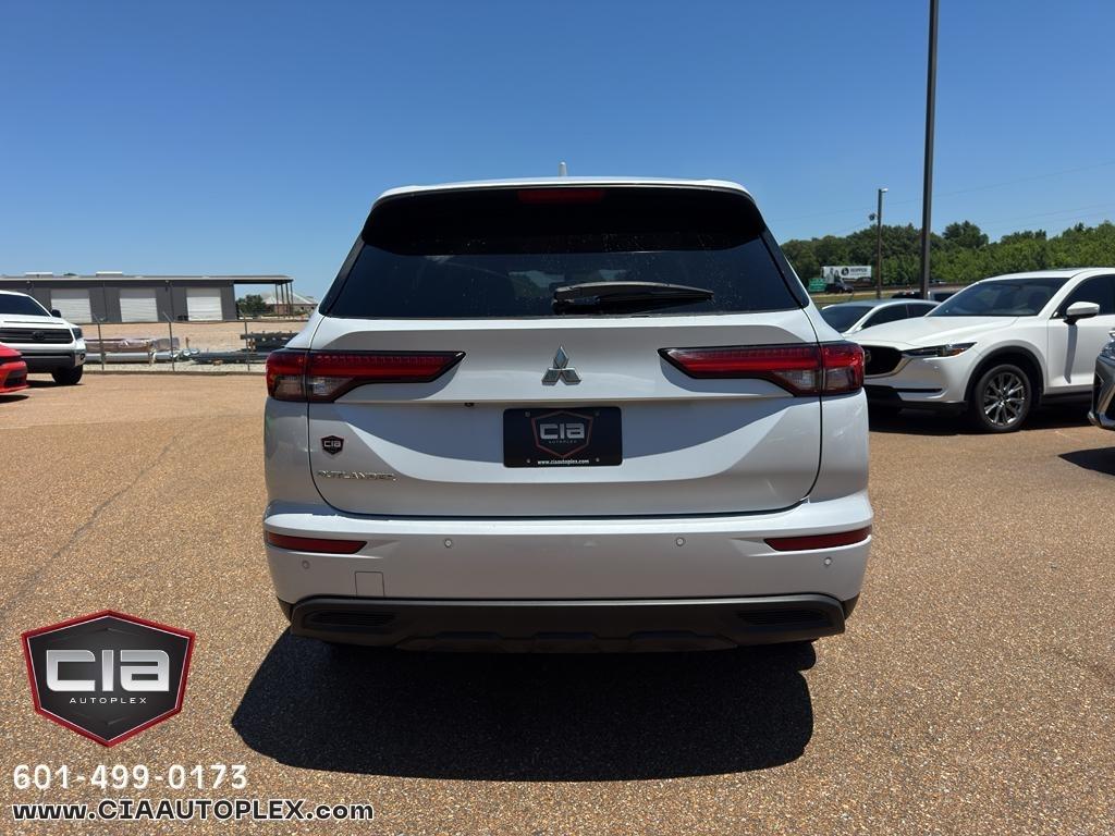 Mitsubishi Outlander ES FWD 2022