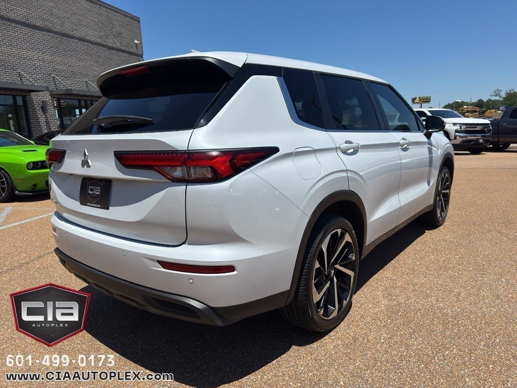 Mitsubishi Outlander ES FWD 2022