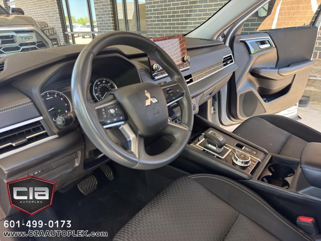 Mitsubishi Outlander ES FWD 2022