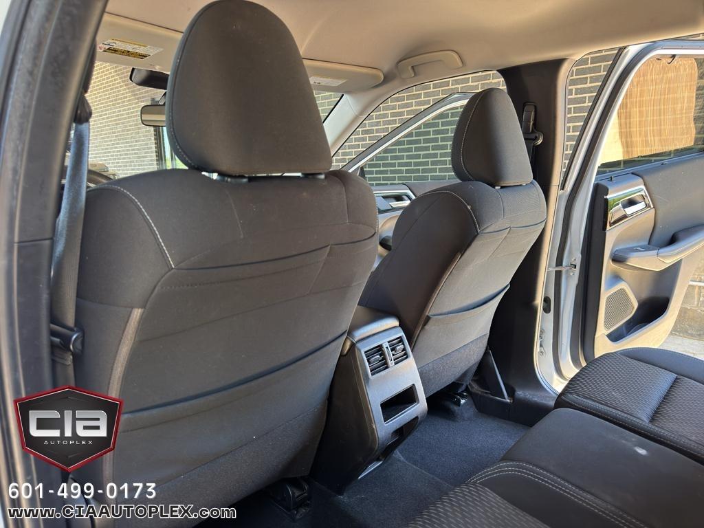Mitsubishi Outlander ES FWD 2022