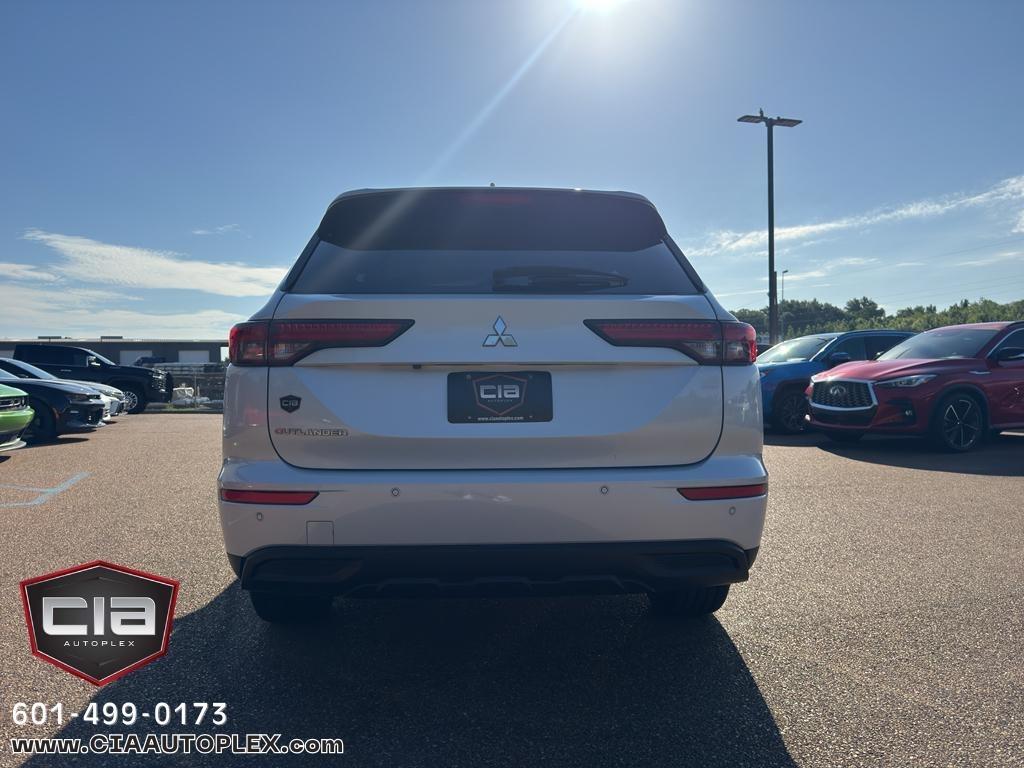 Mitsubishi Outlander ES FWD 2022