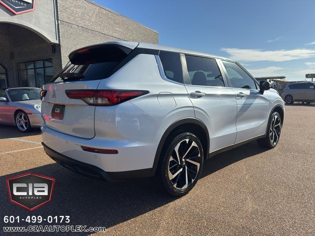 Mitsubishi Outlander ES FWD 2022